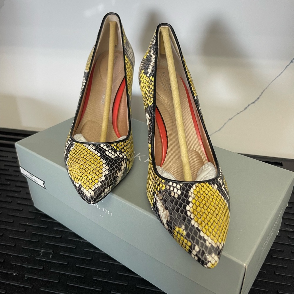 ROCKPORT 75mm Total Motion Women’s Pump Sz 6M  CH6723 Yellow Black Grey Snake - Picture 5 of 10
